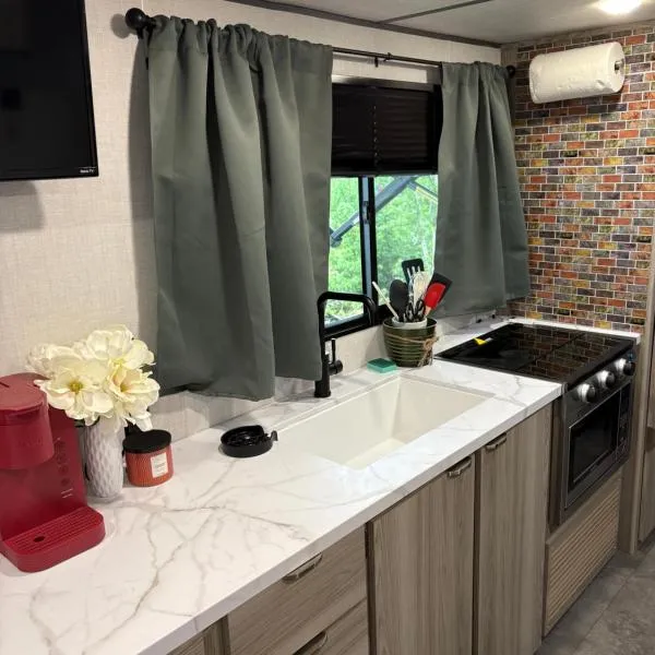 TN River Retreat，位于Lobelville的酒店
