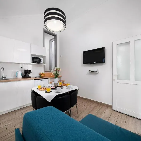 Apartment Martin-nearby Krka National park，位于Kaočine的酒店