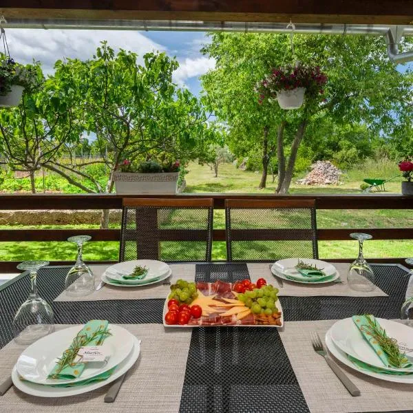 Apartment Martin-nearby Krka National park，位于Kaočine的酒店