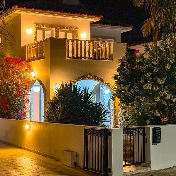 Sunny Villa with Hot Tub, Garden and 2 Bedrooms, 5 Minutes to the Beach，位于皮拉的酒店