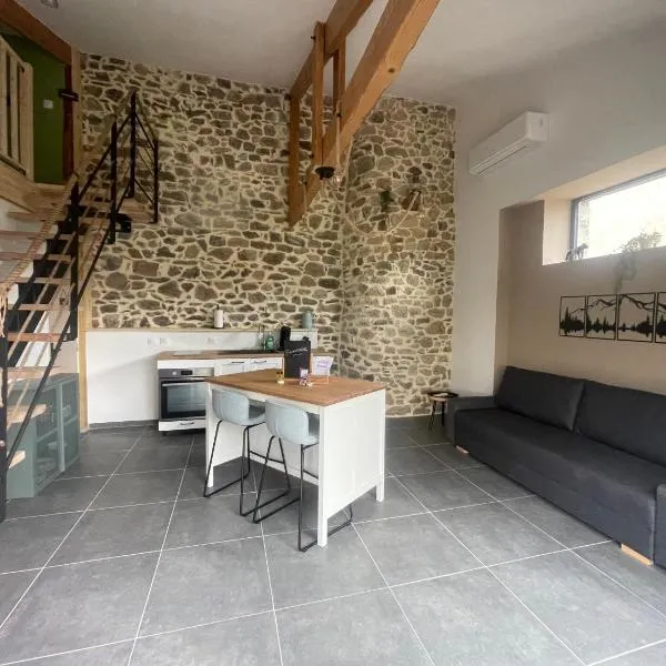 Unik à Ruynes，位于Ruynes-en-Margeride的酒店
