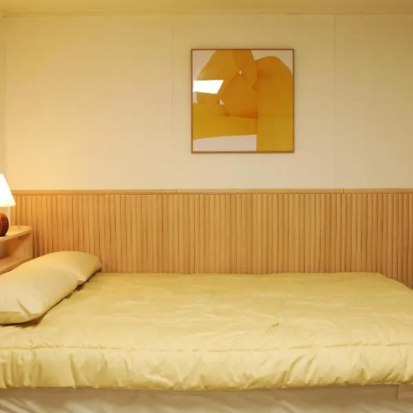 Yellow Wood Vibe - 2 min walk from the subway station，位于首尔的酒店