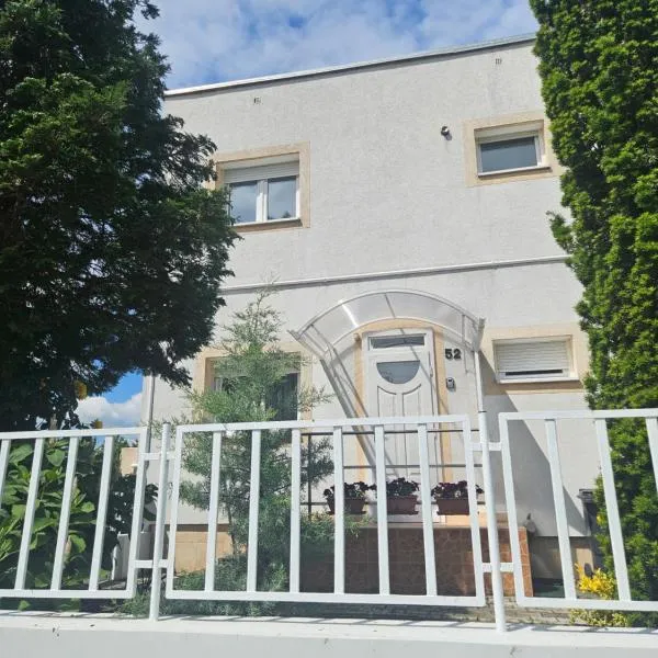 FAMILLE Apartman，位于陶波尔曹的酒店