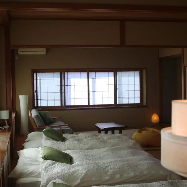 Tranquil Mountain Getaway - Breathtaking Scenery right next to Nakasendo Trail，位于南木曾町的酒店