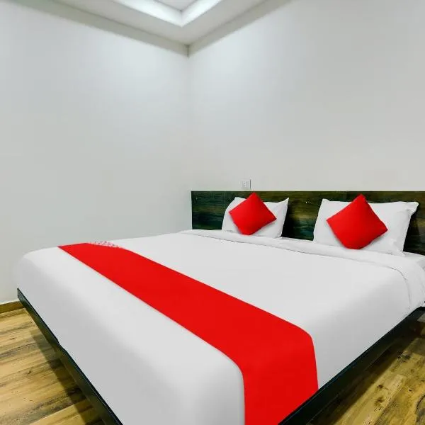 Super Hotel O White Villa，位于Dhantoli的酒店