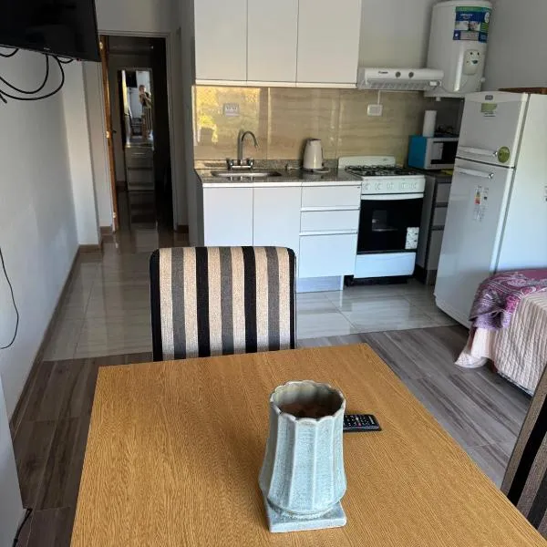 Apart Rocamora，位于Crespo的酒店