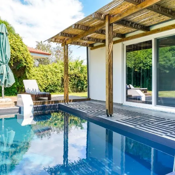 Rafaelo Pool Side Villas，位于奥林匹亚达的酒店