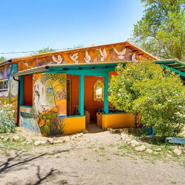 Vibrant 'Casa Paloma' w/ Patio - Near Vineyards!，位于Patagonia的酒店