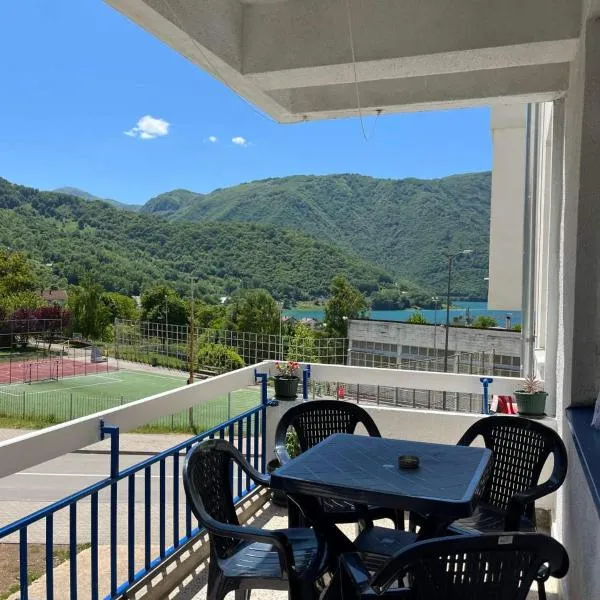 Lake City Apartment，位于普卢日内的酒店