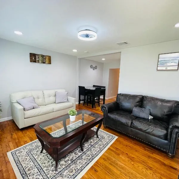 Spacious Location! 15 minutes from downtown Dallas，位于达拉斯的酒店