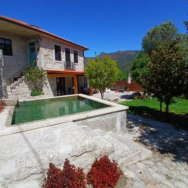 Villa Dos Santos - Gerês Country House，位于吉尔斯的酒店