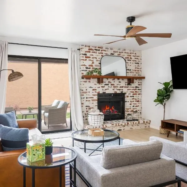 Stylish Condo in Village Oak Creek with Pool and Hot Tubs，位于塞多纳的酒店