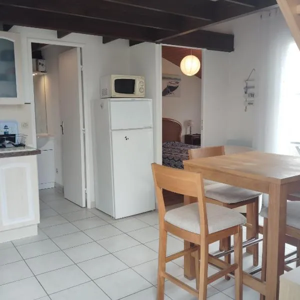 Joli appartement en résidence proche de la plage，位于多吕多勒龙的酒店