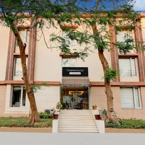 Super Townhouse T Block Sector 24，位于古尔冈的酒店