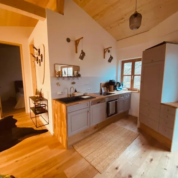 Gästehäuschen mit Kamin,位于高廷的酒店