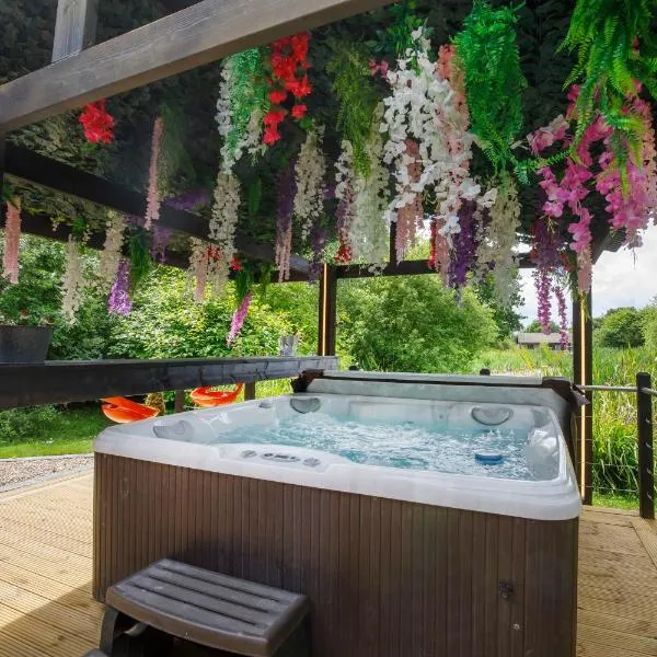Oakwood Lodges with Hot tubs York，位于Skipwith的酒店