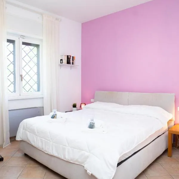 Moderna villa con piscina a due Passi dal Golf Club，位于萨沃纳的酒店