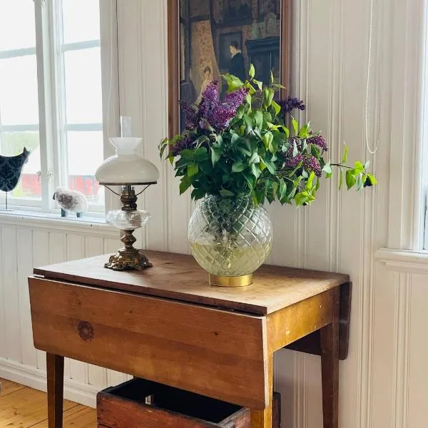 Gårdshuset i Kråkerum!，位于Jämjö的酒店