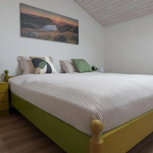 Tourenblick - Ferienwohnung an den drei Kaiserbergen，位于Waldstetten的酒店