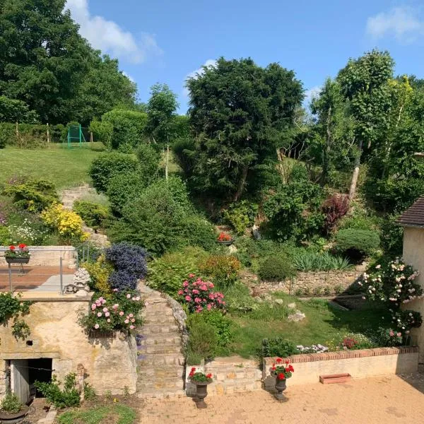 Maisonnette proche de Chartres avec Wifi，位于Saint-Prest的酒店