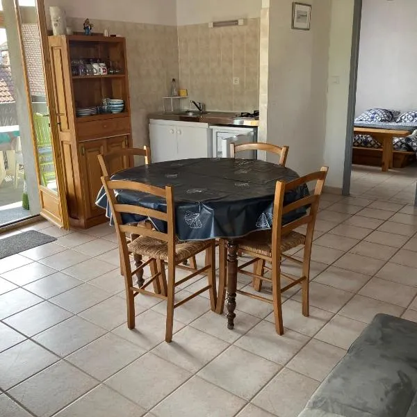 Appartement avec terrasse,位于Abbenans的酒店
