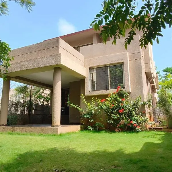 3BHK Bungalow in Karjat Sukoon Holiday Home，位于Chinchavli的酒店