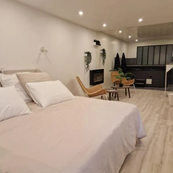 la chambre 8，位于Saint-Martin-du-Var的酒店