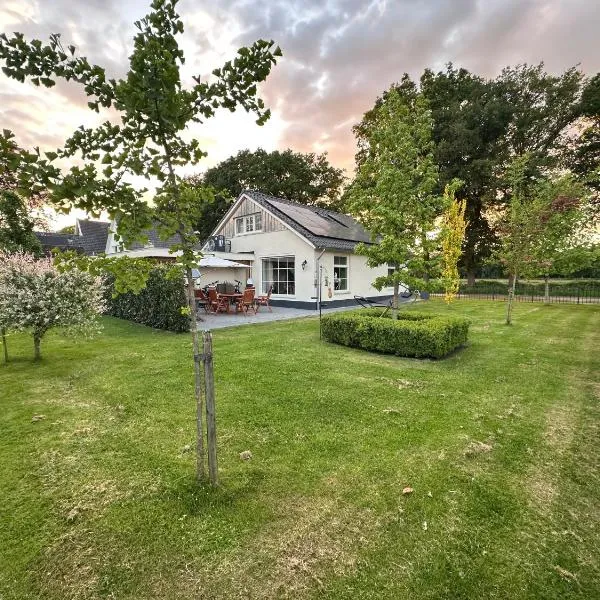 Vakantieverblijf De Hoge Boekel，位于恩斯赫德的酒店