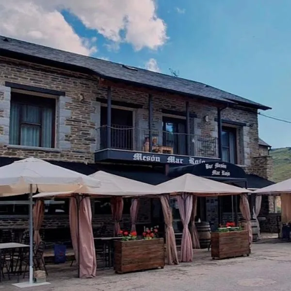Hostal Restaurante MarRojo Sanabria，位于Requejo的酒店