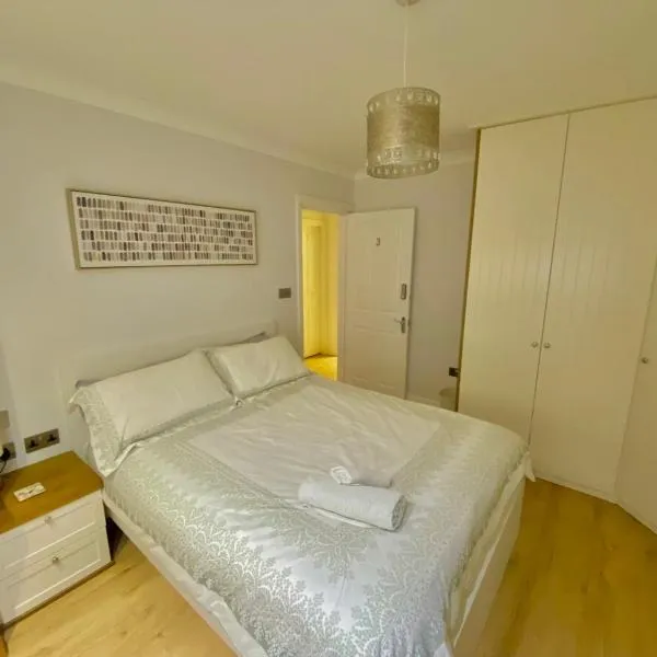Heathrow Airport Accommodation，位于斯坦斯的酒店