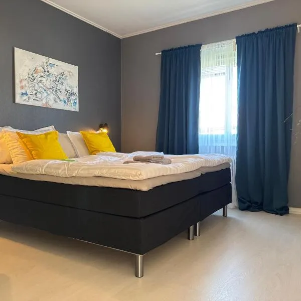 ZeNour Your Cozy Stay in Åmål，位于奥莫尔的酒店
