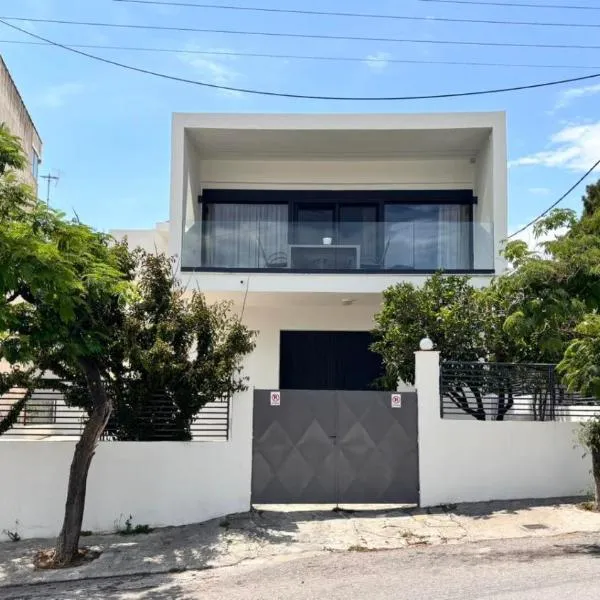 Ground-Floor Studio Apartment，位于新马尔马拉斯的酒店