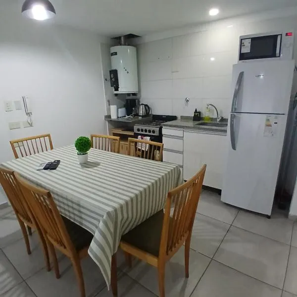 Apartamento LH Cómodo y moderno Cerca del aeropuerto Ezeiza ex fader，位于Luis Guillón的酒店