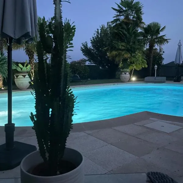 Villa palmeraie,位于Courpignac的酒店