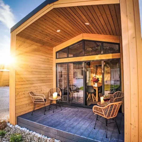 Holiday Home Tiny Haus Glockenalm-Chalet Alpenzauber by Interhome，位于Aurach的酒店