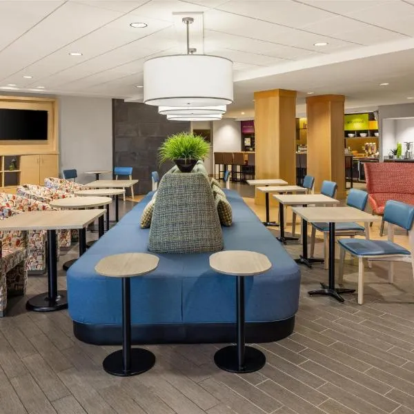 Home2 Suites by Hilton Roseville Minneapolis，位于罗斯维尔的酒店