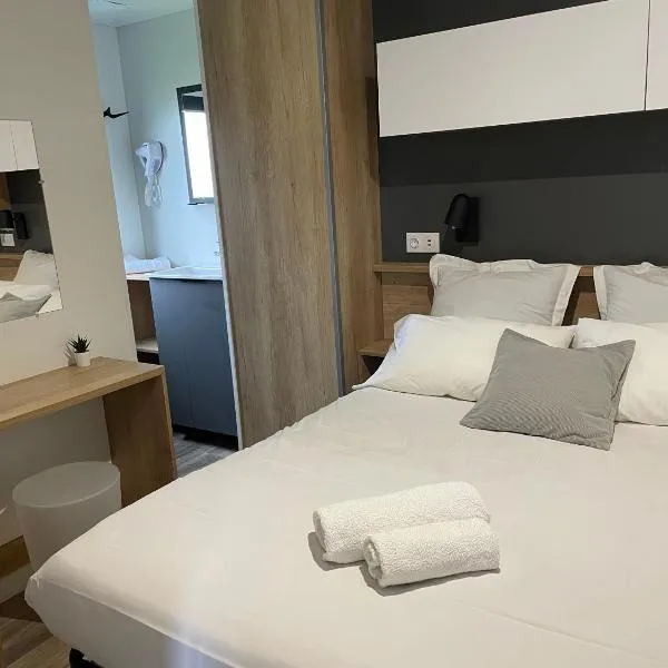 Camp'hôtel Domaine du perche Bellêmois，位于贝莱姆的酒店