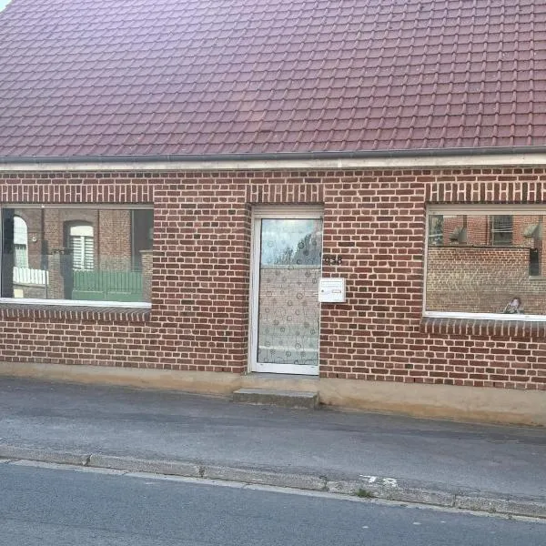 Charmante maison de campagne，位于Gouzeaucourt的酒店