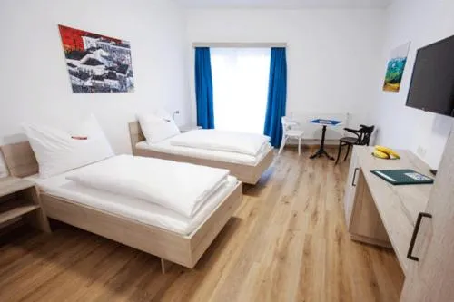 TPE Arena - Zimmer am Ebersdorfer See，位于Obergrafendorf的酒店