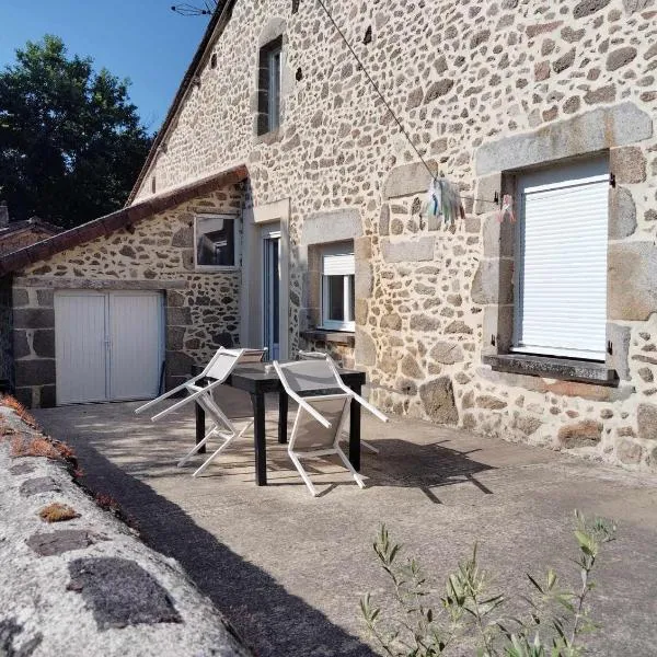 Gîte et chambre d'hôtes Les Authentiques，位于Saint-Estèphe的酒店