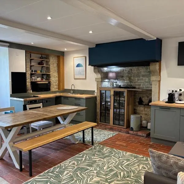 Comfortable house for 4 guests in Saint-Côme-du-Mont，位于Saint-Côme-du-Mont的酒店