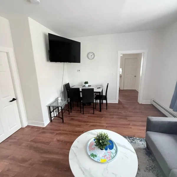 Sunny quiet private room，位于福尔里弗的酒店