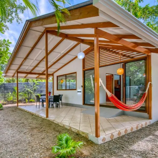 Oceanfront House with AC, Fast WiFi at Cocles Beachbreak，位于别霍港的酒店