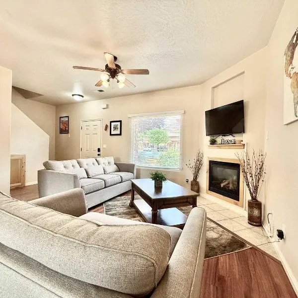 Kasa Kanab Modern Townhome Pet Friendly，位于卡纳布的酒店