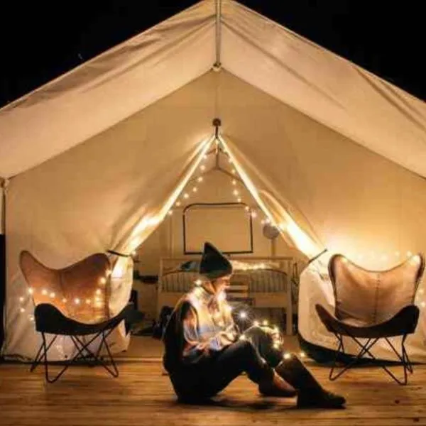 Cozy Glamp Tents at Wildland Gardens，位于Joseph的酒店