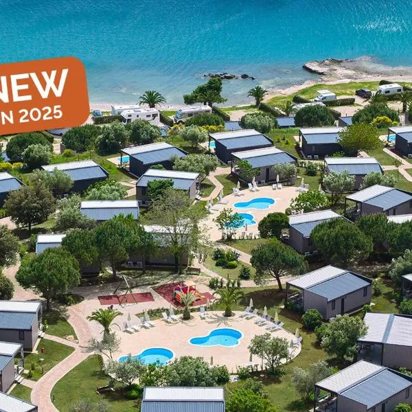 Aminess Planet Camping Holiday Homes Sirena，位于诺维格勒伊斯特拉的酒店