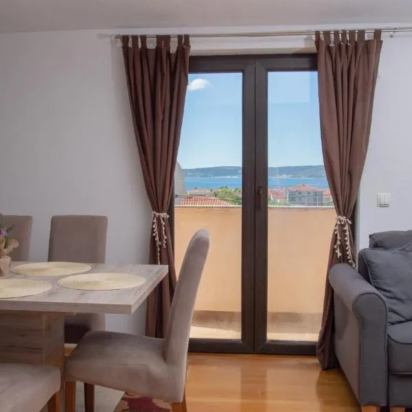 Apartment Ivana，位于卡斯特罗诺维的酒店