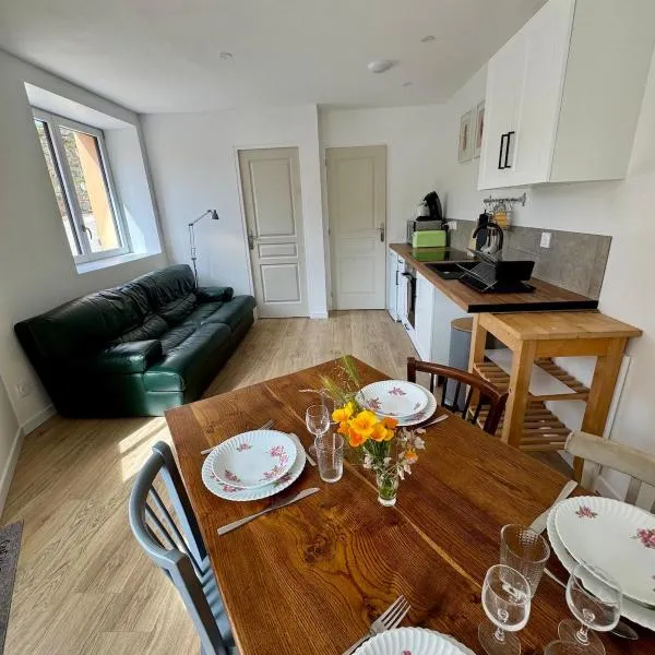 Appartement cosy et rénové au cœur des vignes du Beaujolais，位于Jullié的酒店