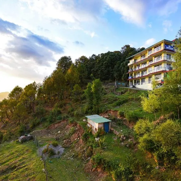 FabHotel SN Resort，位于达兰萨拉的酒店