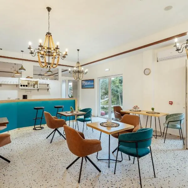 *NEW IN 2025* - Hotel Subra Atrium，位于赫尔采格诺维的酒店